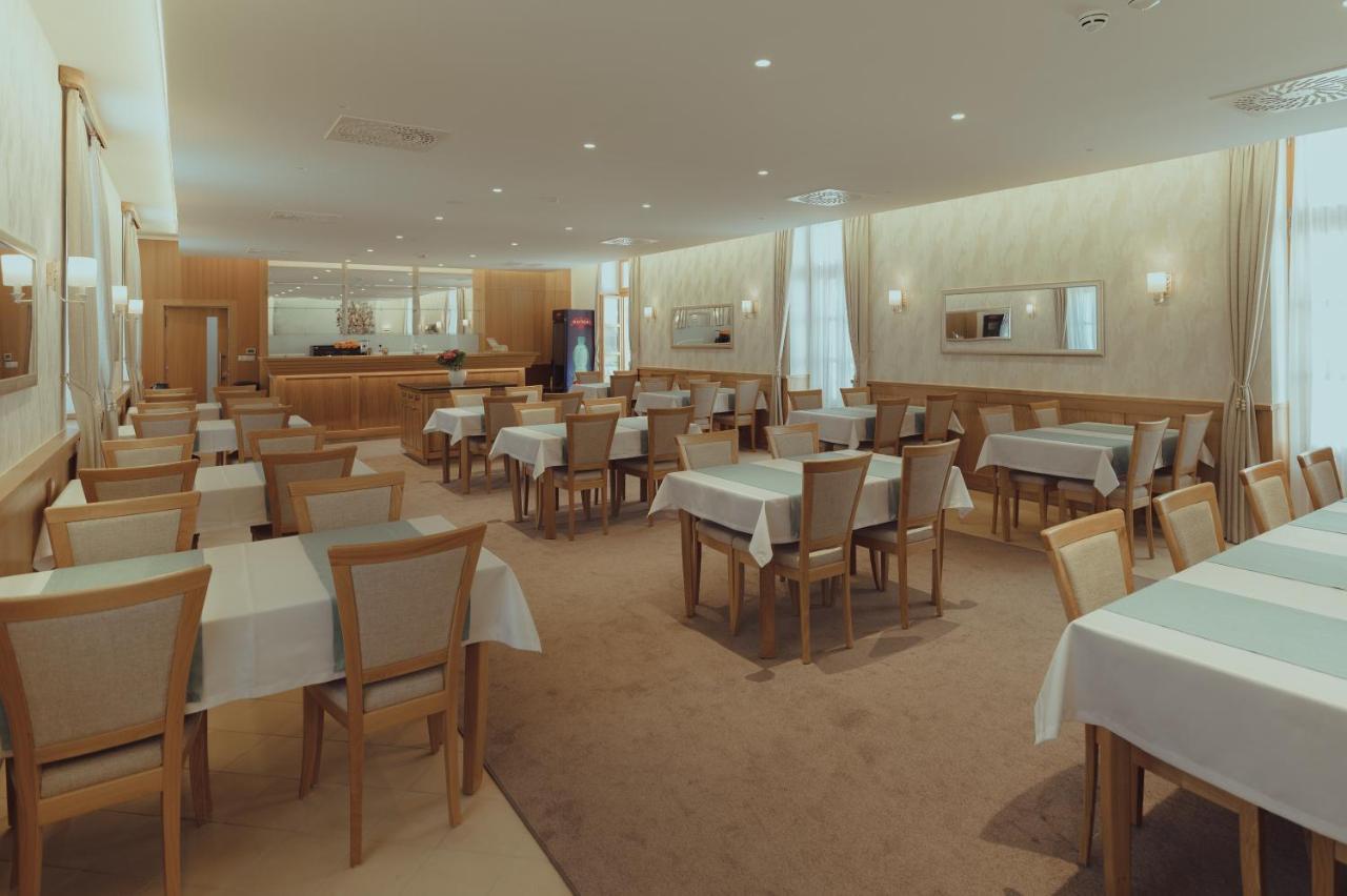 Brigaderos Hotel Brigadir Borsi Ngoại thất bức ảnh