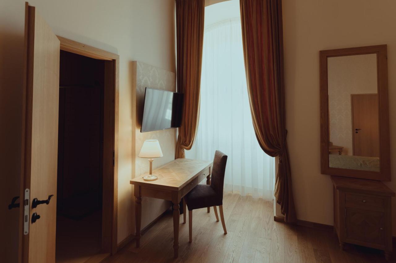 Brigaderos Hotel Brigadir Borsi Ngoại thất bức ảnh