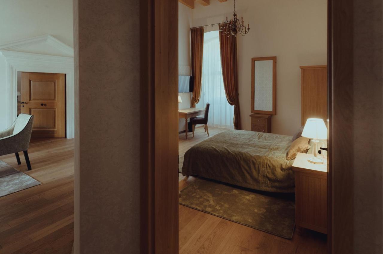 Brigaderos Hotel Brigadir Borsi Ngoại thất bức ảnh