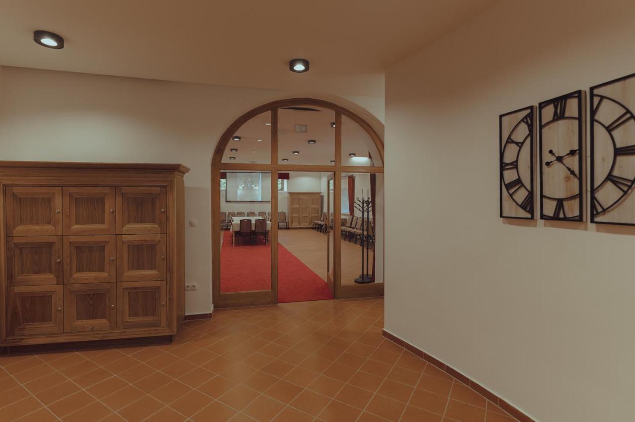 Brigaderos Hotel Brigadir Borsi Ngoại thất bức ảnh