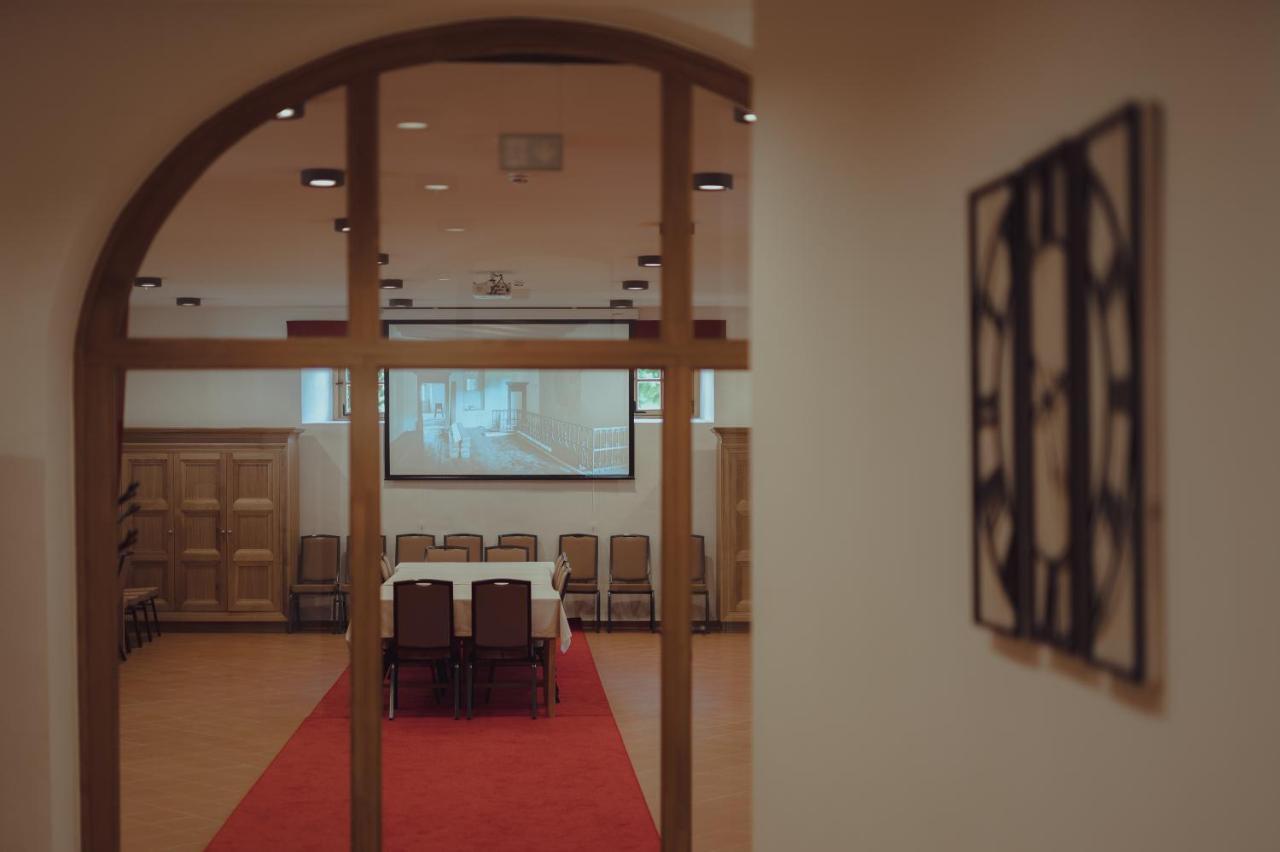 Brigaderos Hotel Brigadir Borsi Ngoại thất bức ảnh