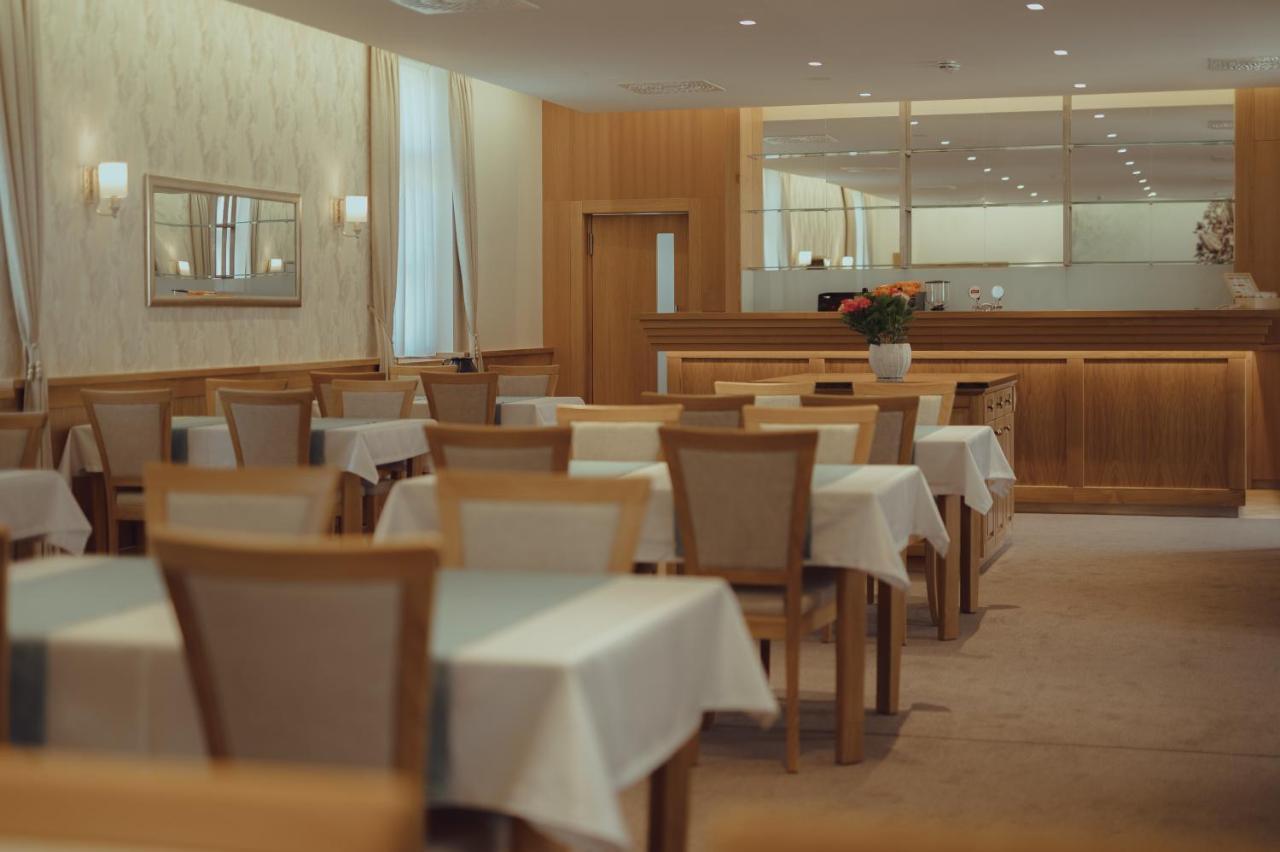 Brigaderos Hotel Brigadir Borsi Ngoại thất bức ảnh