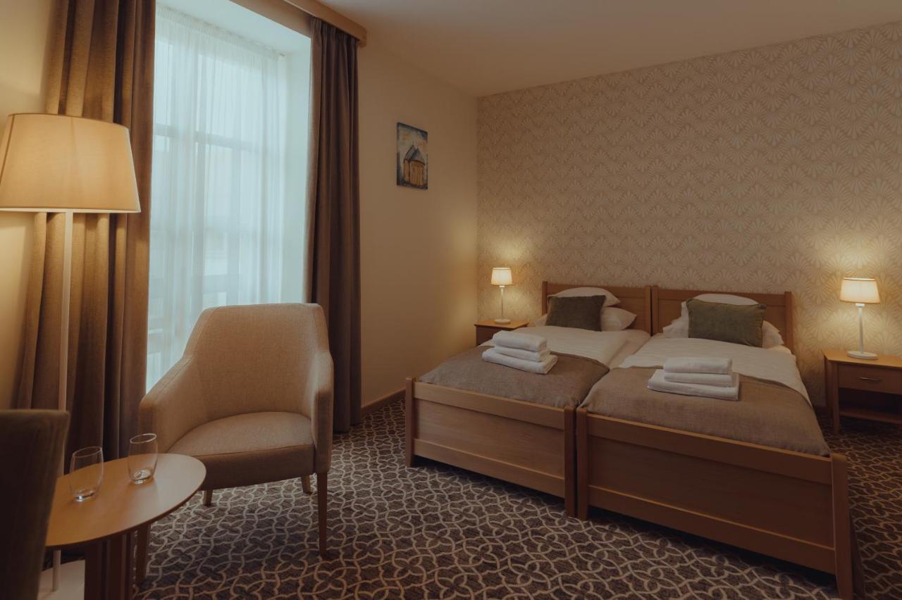 Brigaderos Hotel Brigadir Borsi Ngoại thất bức ảnh