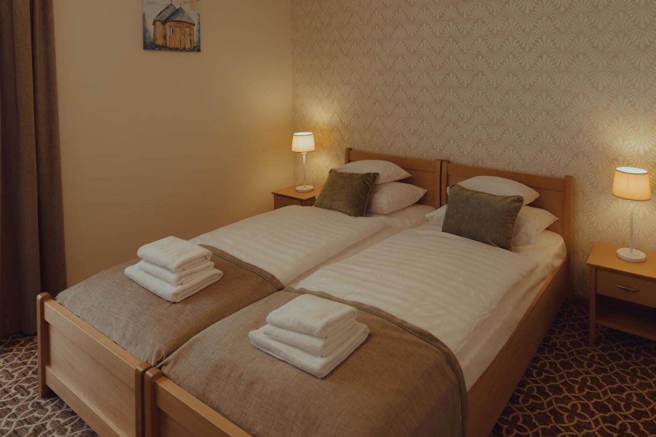 Brigaderos Hotel Brigadir Borsi Ngoại thất bức ảnh