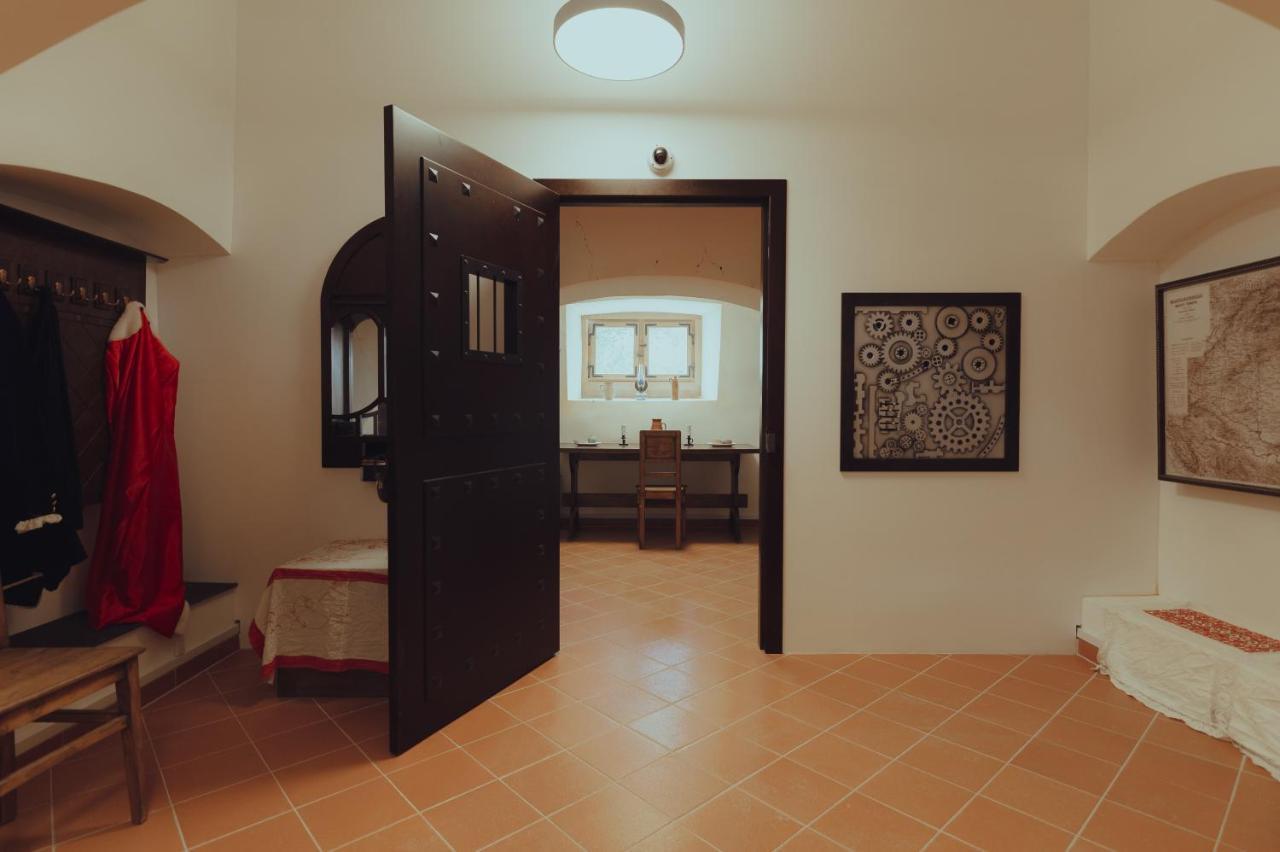 Brigaderos Hotel Brigadir Borsi Ngoại thất bức ảnh